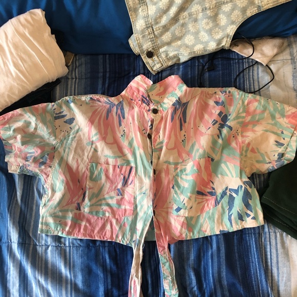 Custom Hawaiian Croptop - Picture 1 of 3